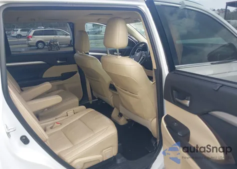 2019 Toyota Highlander Xle z USA, uszkodzony, nr VIN 5TDJZRFH7KS610795